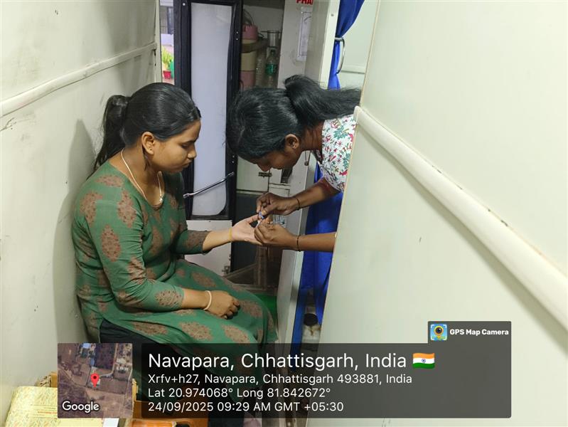 रेड रिबन क्लब एवं यूथ रेड क्रॉस सोसायटी द्वारा एक दिवसीय उन्मुखी कार्यक्रम और रक्त जांच करवाया गया